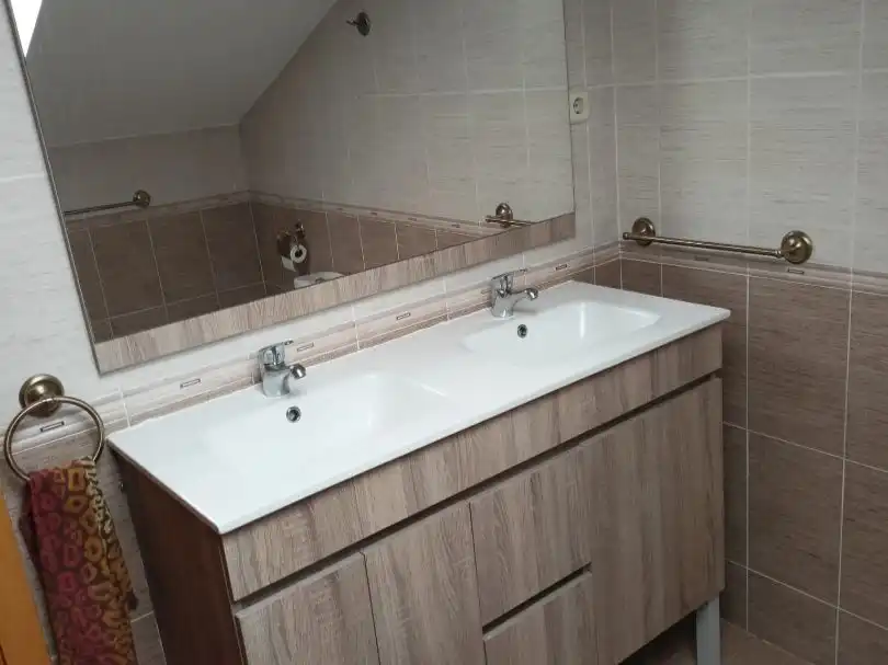 Habitación en Calle de la Corredera Alta, 22, San Martín de Valdeiglesias Baño de Dúplex para compartir en San Martín de Valdeiglesias con Aire acondicionado, Calefacción y Parquet
