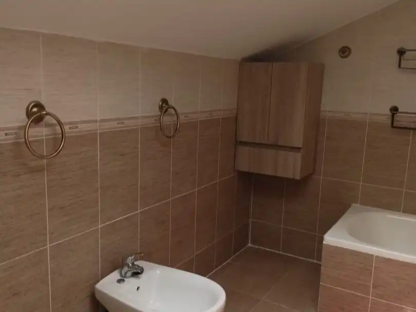 Habitación en Calle de la Corredera Alta, 22, San Martín de Valdeiglesias Baño de Dúplex para compartir en San Martín de Valdeiglesias con Aire acondicionado, Calefacción y Parquet