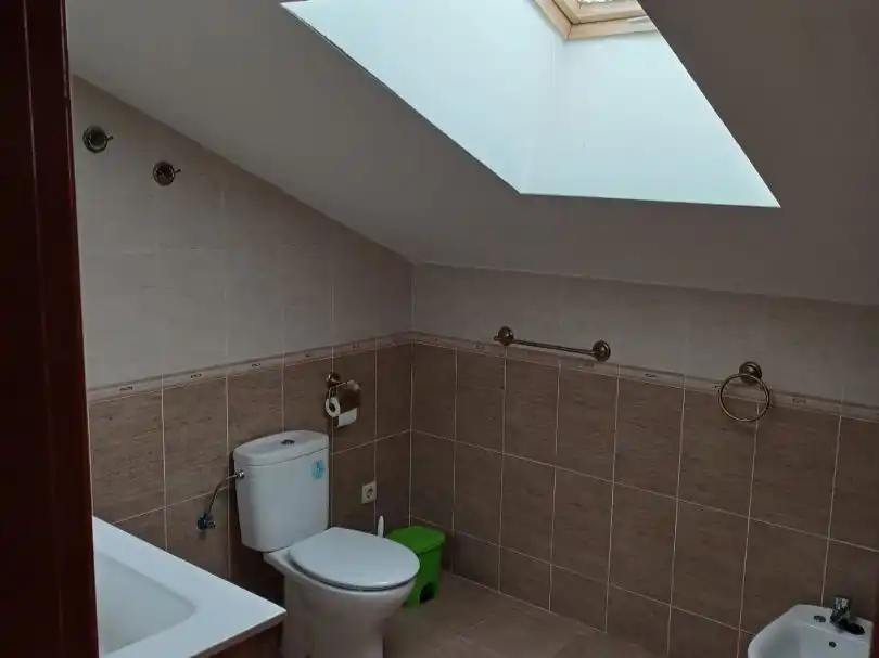 Habitación en Calle de la Corredera Alta, 22, San Martín de Valdeiglesias Baño de Dúplex para compartir en San Martín de Valdeiglesias con Aire acondicionado, Calefacción y Parquet