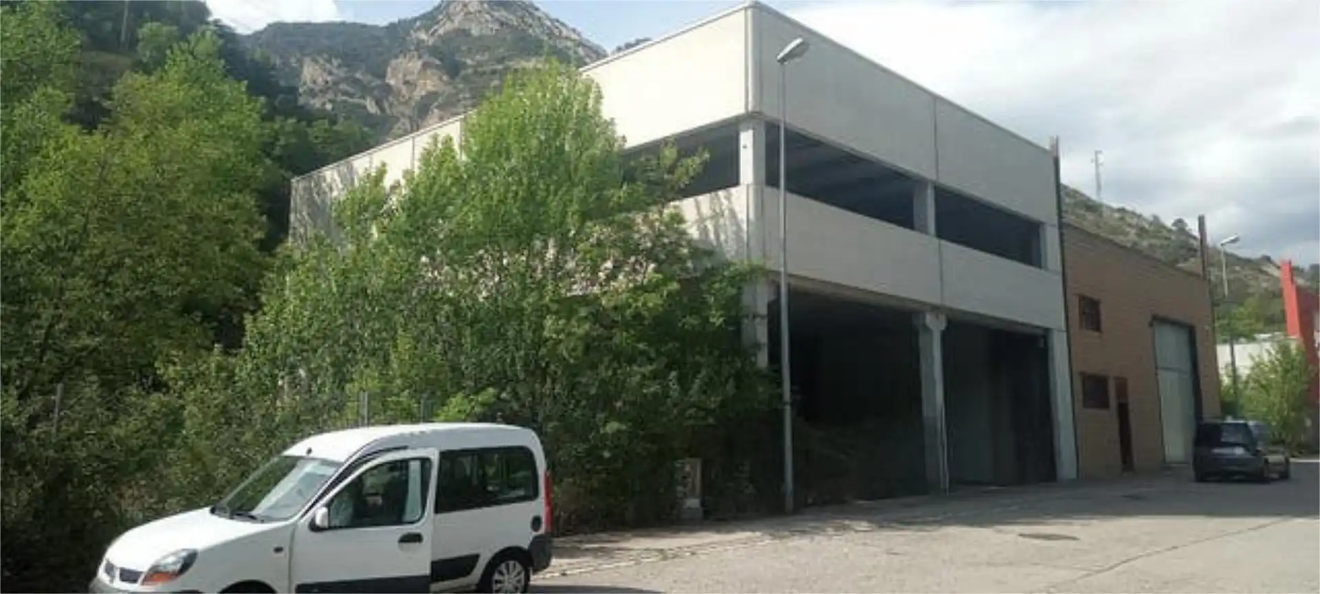 Vista exterior de Nave industrial de alquiler en Guardiola de Berguedà