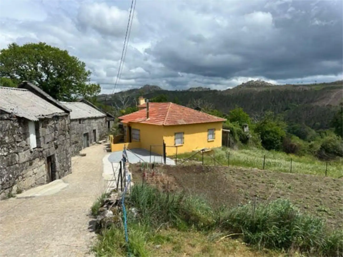 Vista exterior de Casa o xalet en venda en Avión
