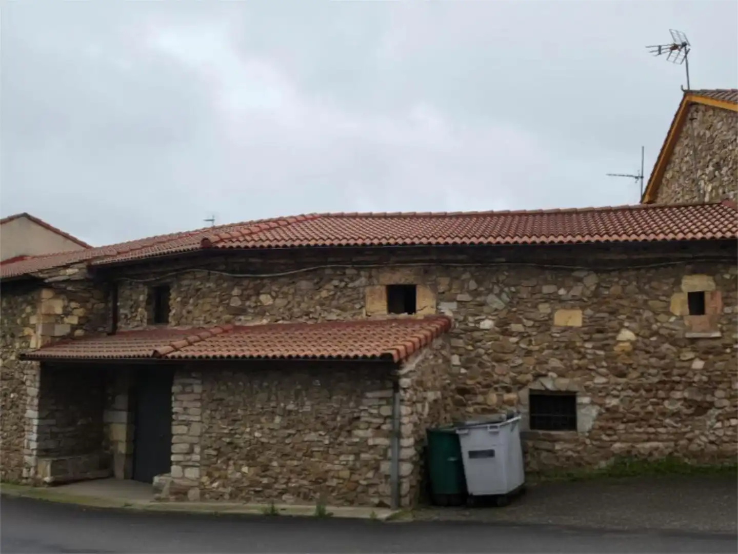 Pis en venda a Calle Real, 25, La Robla Vista exterior de Pis en venda en La Robla amb Calefacció