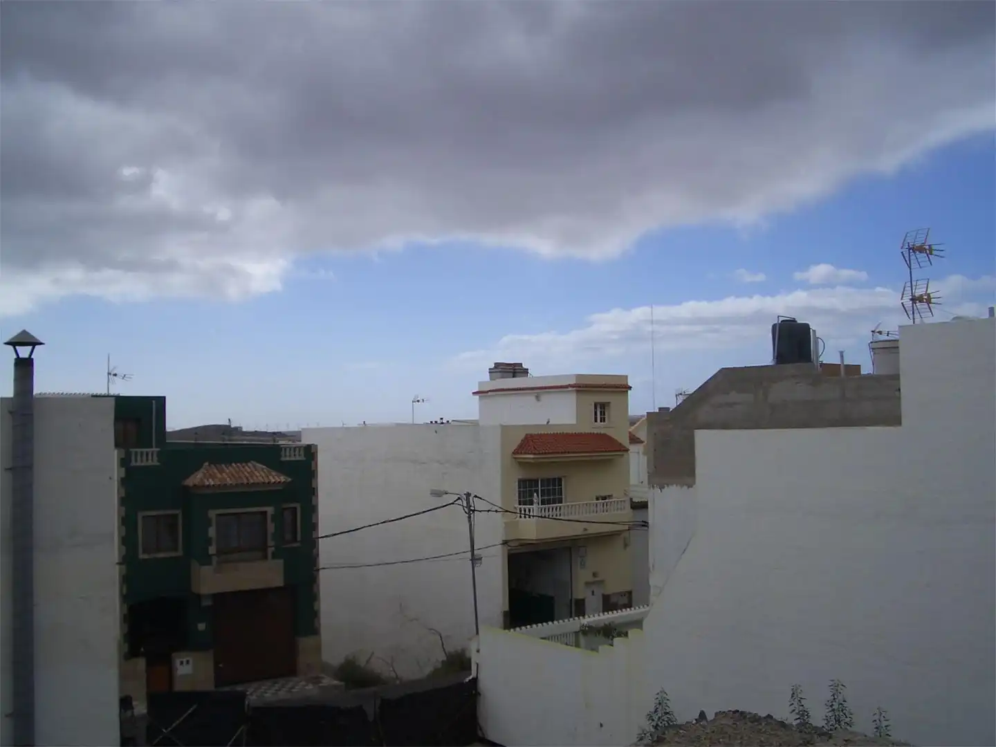 Casa adosada en venta en Calle Hortensia, 20, Montaña los Vélez - Vargas Vista exterior de Casa adosada en venta en Agüimes con Terraza, Trastero y Balcón