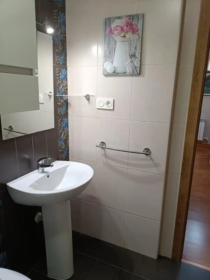 Baño de Piso de alquiler en Manzanares con Aire acondicionado, Calefacción y Parquet