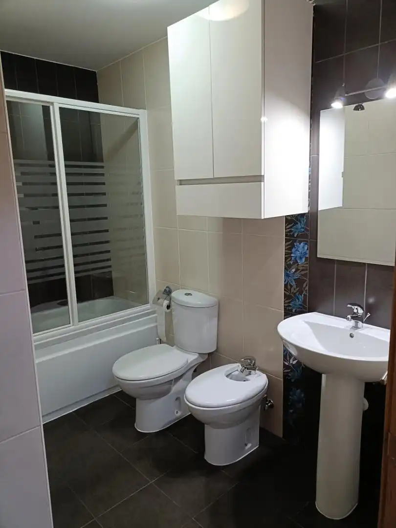 Baño de Piso de alquiler en Manzanares con Aire acondicionado, Calefacción y Parquet
