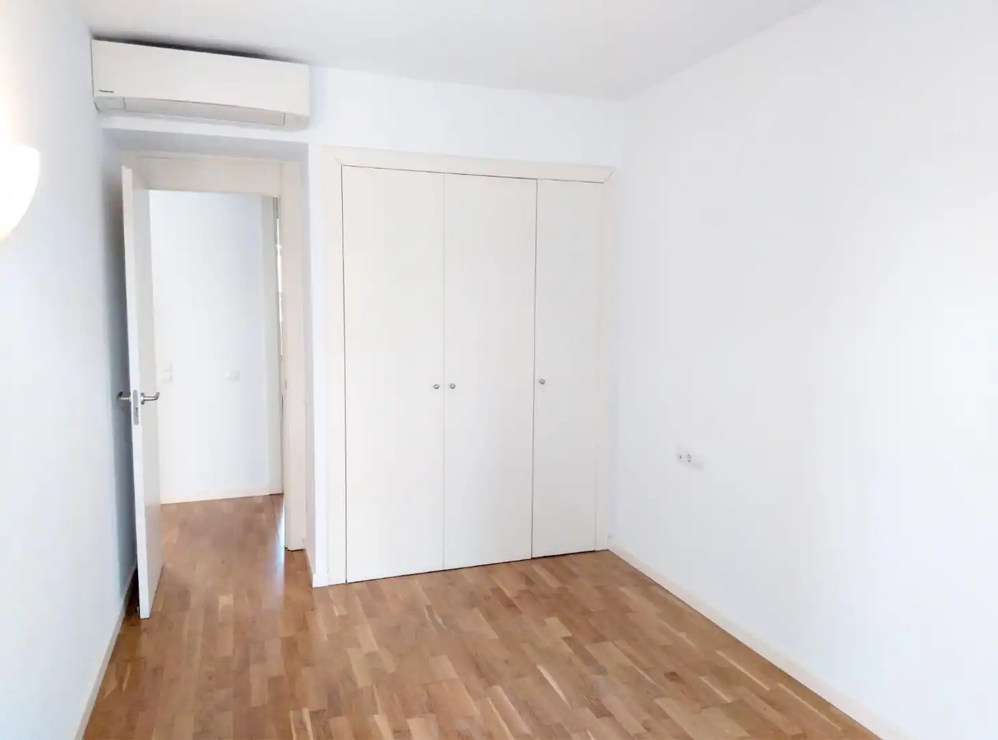 Flat for rent in Carrer de Josep Irla, 19, Turó de Can Mates Bedroom of Flat for rent in Sant Cugat del Vallès with Air Conditioner, Heating and Private garden