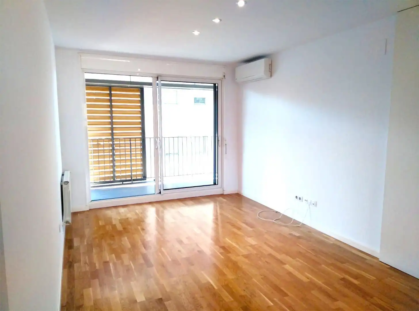 Flat for rent in Carrer de Josep Irla, 19, Turó de Can Mates Living room of Flat for rent in Sant Cugat del Vallès with Air Conditioner, Heating and Private garden