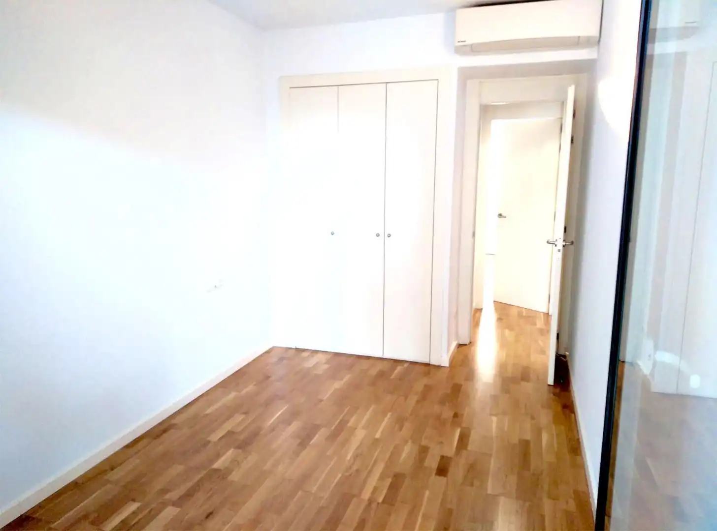 Flat for rent in Carrer de Josep Irla, 19, Turó de Can Mates Bedroom of Flat for rent in Sant Cugat del Vallès with Air Conditioner, Heating and Private garden
