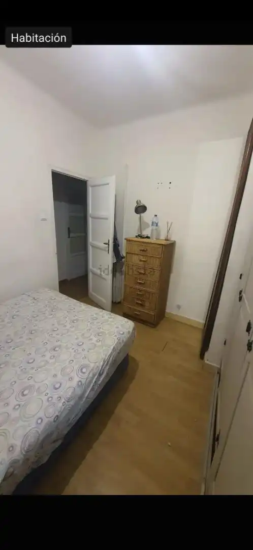 Habitación de Piso para compartir en  Madrid Capital con Calefacción, Amueblado y Horno