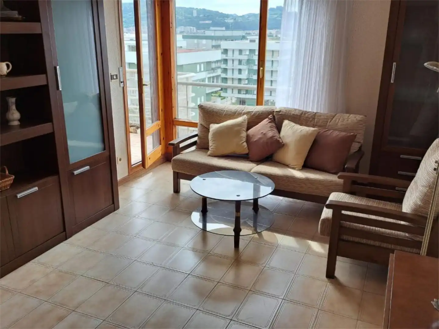 Piso en venta en Avenida Enrique Mowinkel, 41, Zona Playa Sala de estar de Piso en venta en Laredo con Terraza