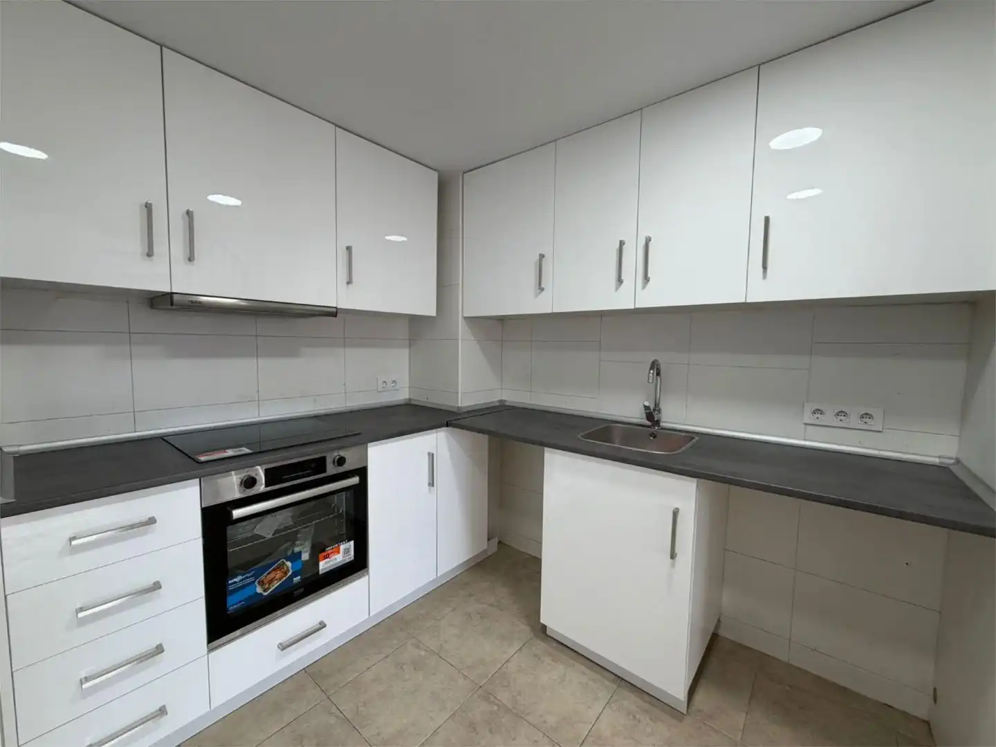 Piso en venta en Carrer Cienfuegos, 5, Fenals Cocina de Piso en venta en Lloret de Mar con Terraza y Balcón