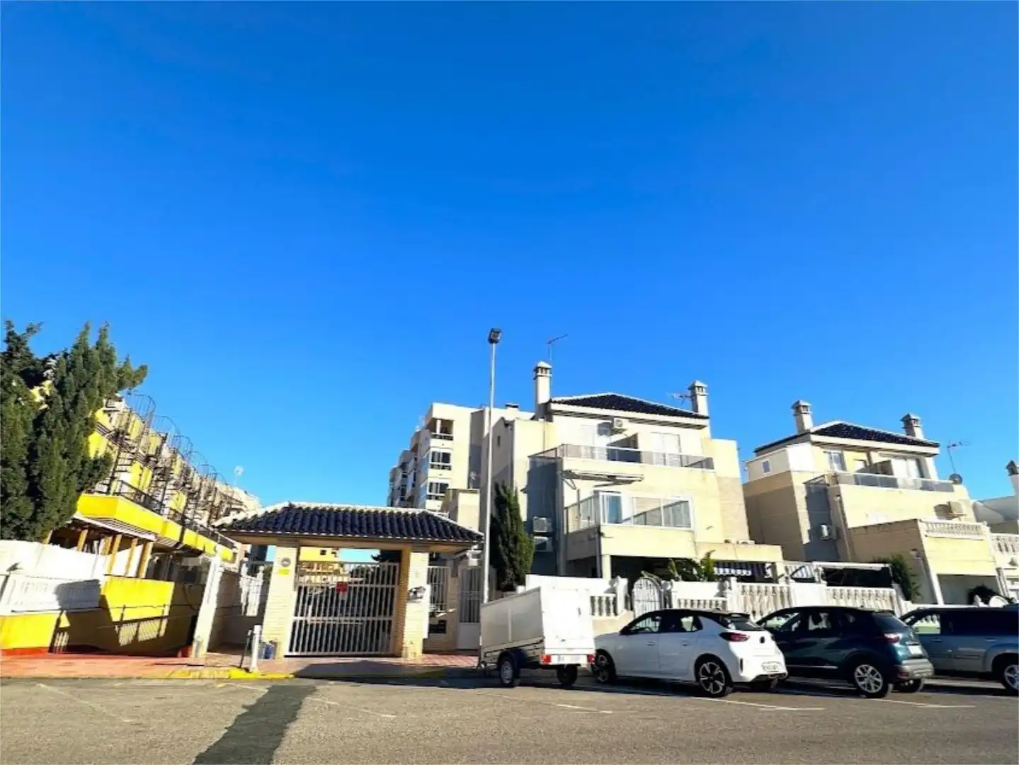 Vista exterior de Piso en venta en Torrevieja con Aire acondicionado, Terraza y Piscina