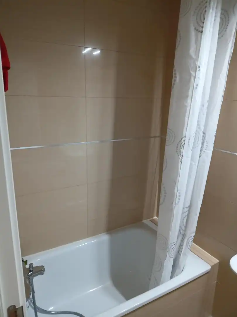 Habitación en Calle Ana María Matute, 26, La Paloma - Asfain Baño de Piso para compartir en Azuqueca de Henares con Aire acondicionado, Calefacción y Terraza