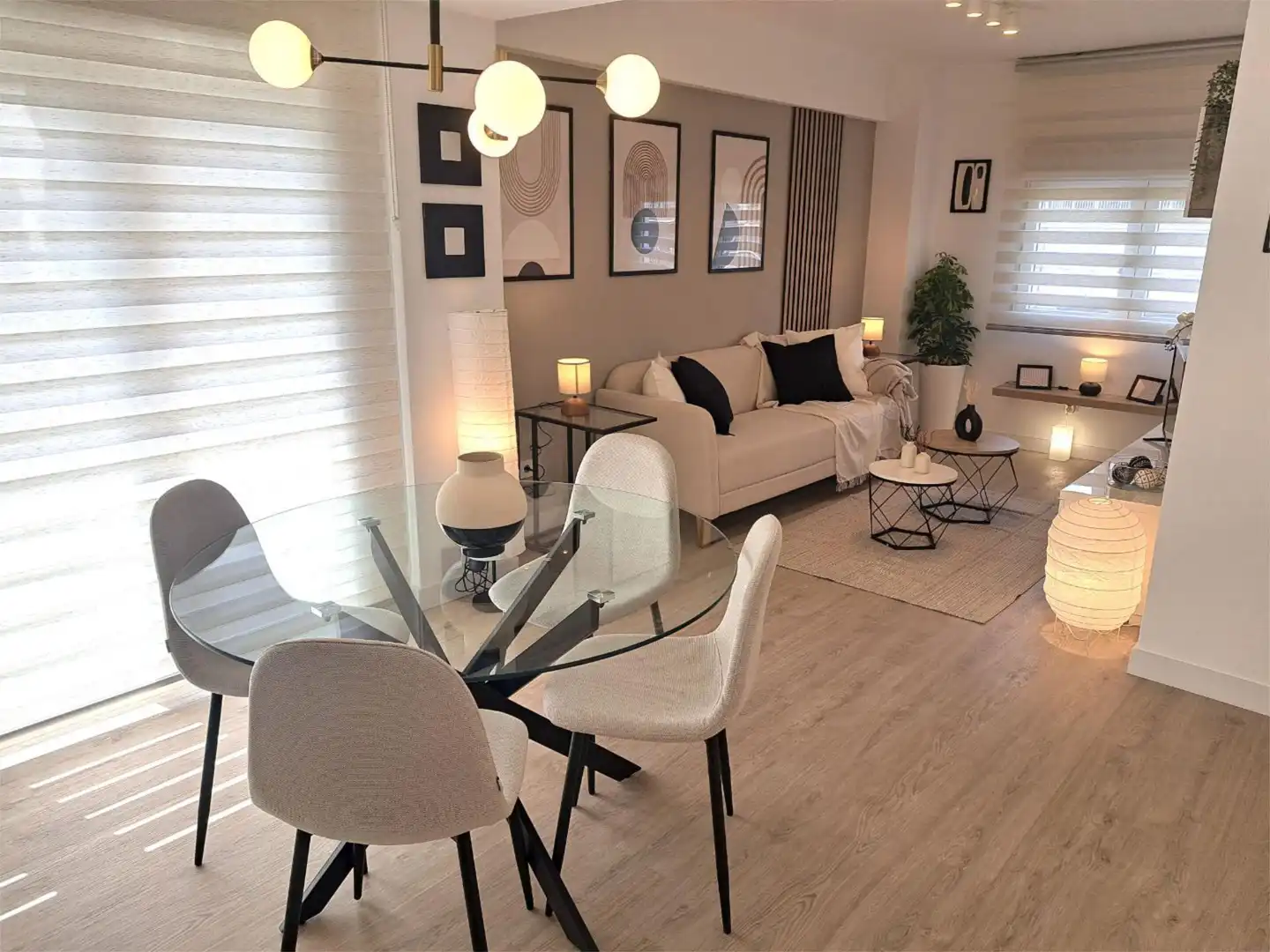 Sala de estar de Piso en venta en  Madrid Capital con Aire acondicionado y Balcón