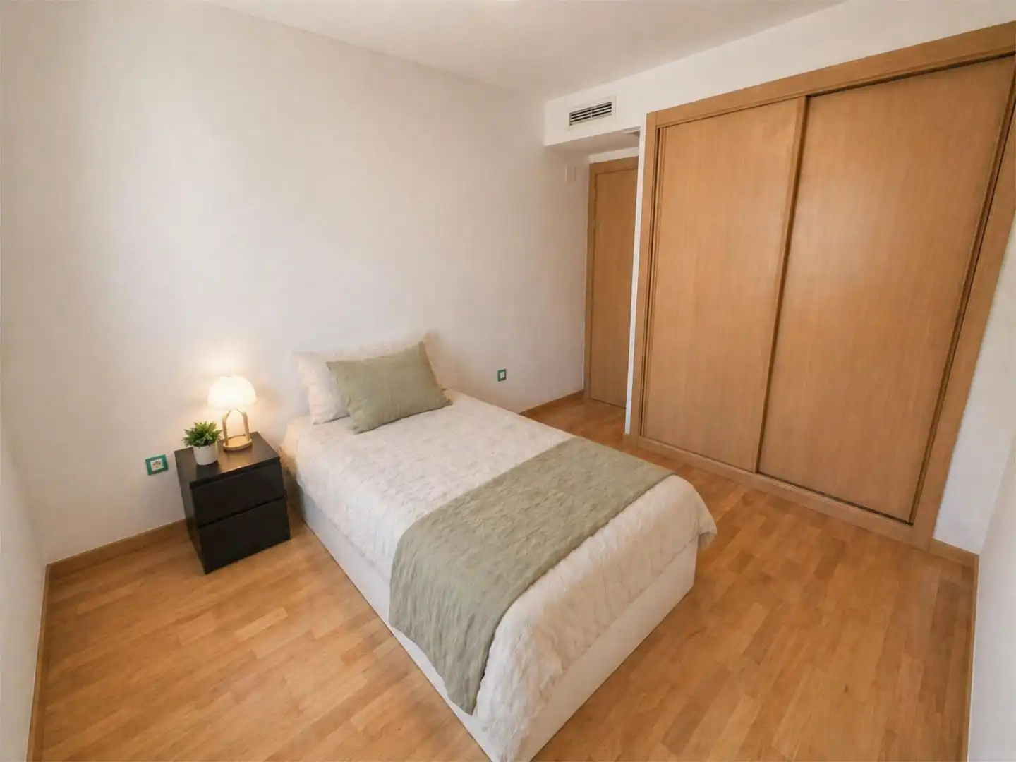 Detached homes for sale in Calle Enric Valor, 12, Alicante Golf Bedroom of Detached homes for sale in Alicante / Alacant with Air Conditioner, Terrace and Swimming Pool