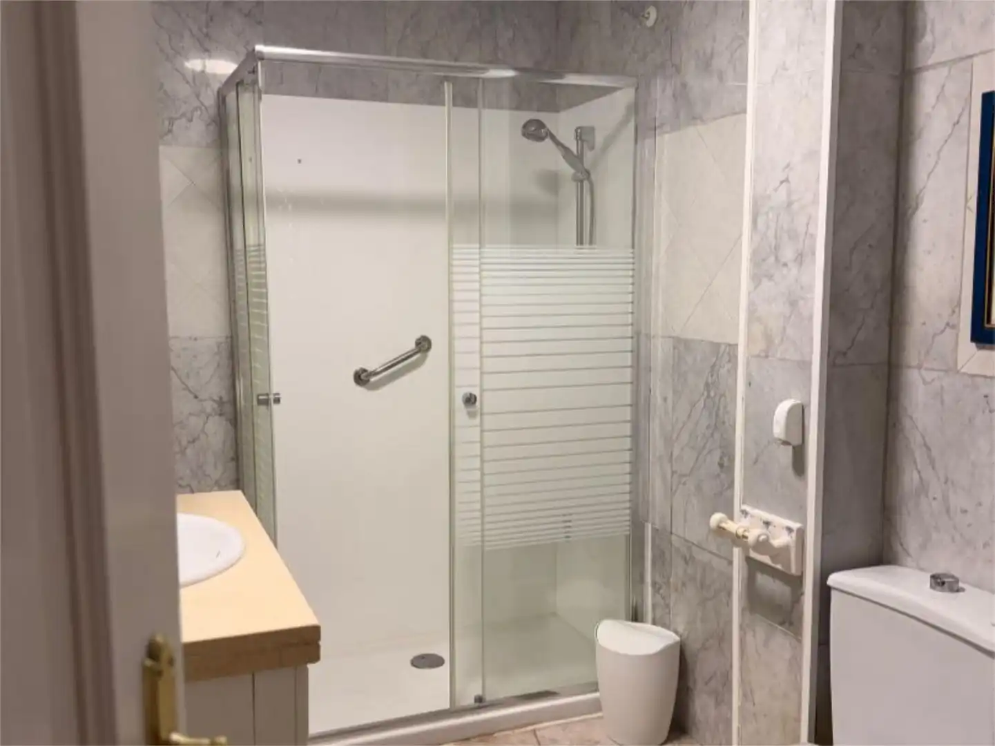Flat for rent in Calle la Robla, 3, Valdebebas - Valdefuentes Bathroom of Flat for rent in Madrid Capital with Air Conditioner and Balcony