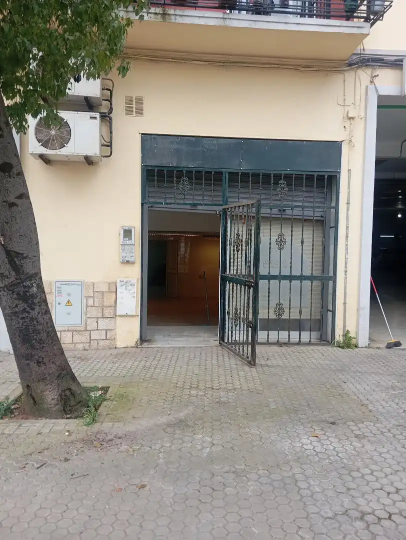 Local de alquiler en Calle Alfonso XI, 45, Ciudad Jardín Vista exterior de Local de alquiler en Sevilla con Aire acondicionado