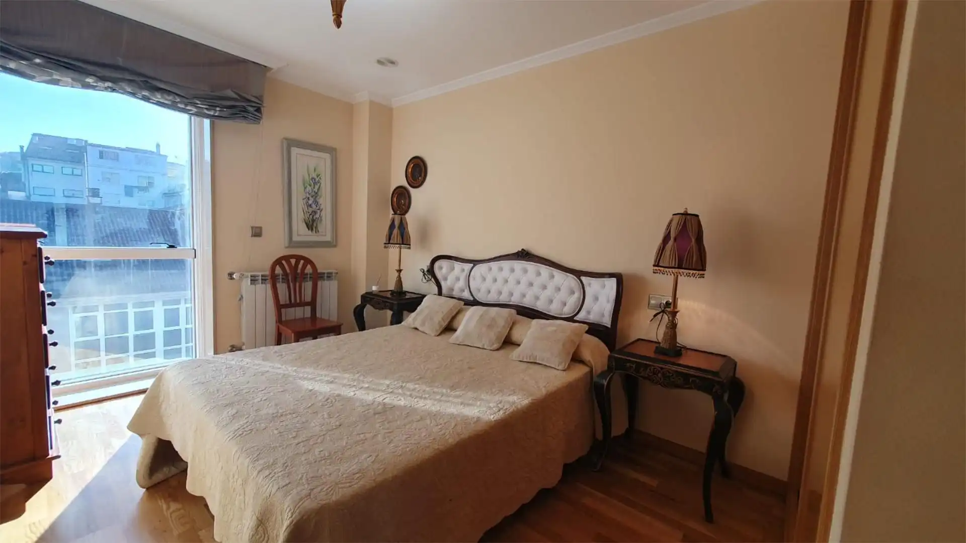 Bedroom of Flat for share in Santiago de Compostela   with Heating, Furnished and Balcony