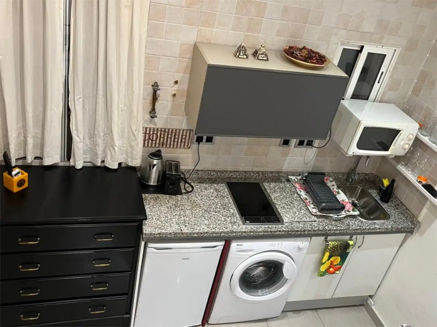 Cocina de Estudio de alquiler en  Madrid Capital con Aire acondicionado