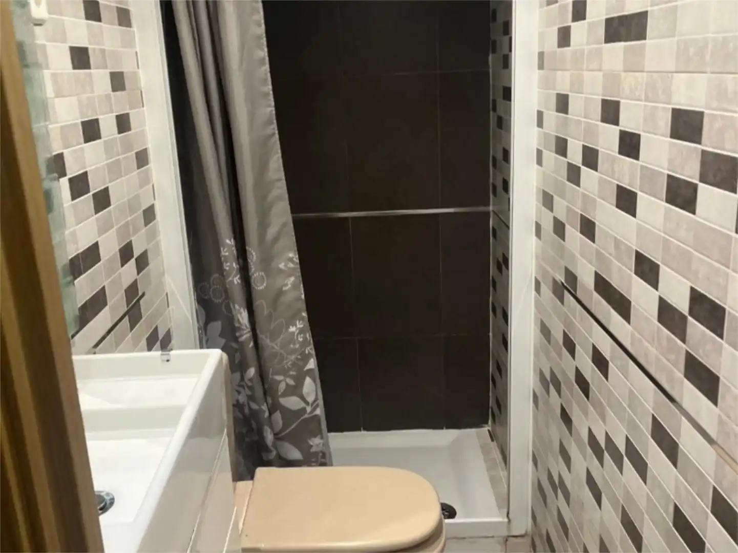 Baño de Estudio de alquiler en  Madrid Capital con Aire acondicionado