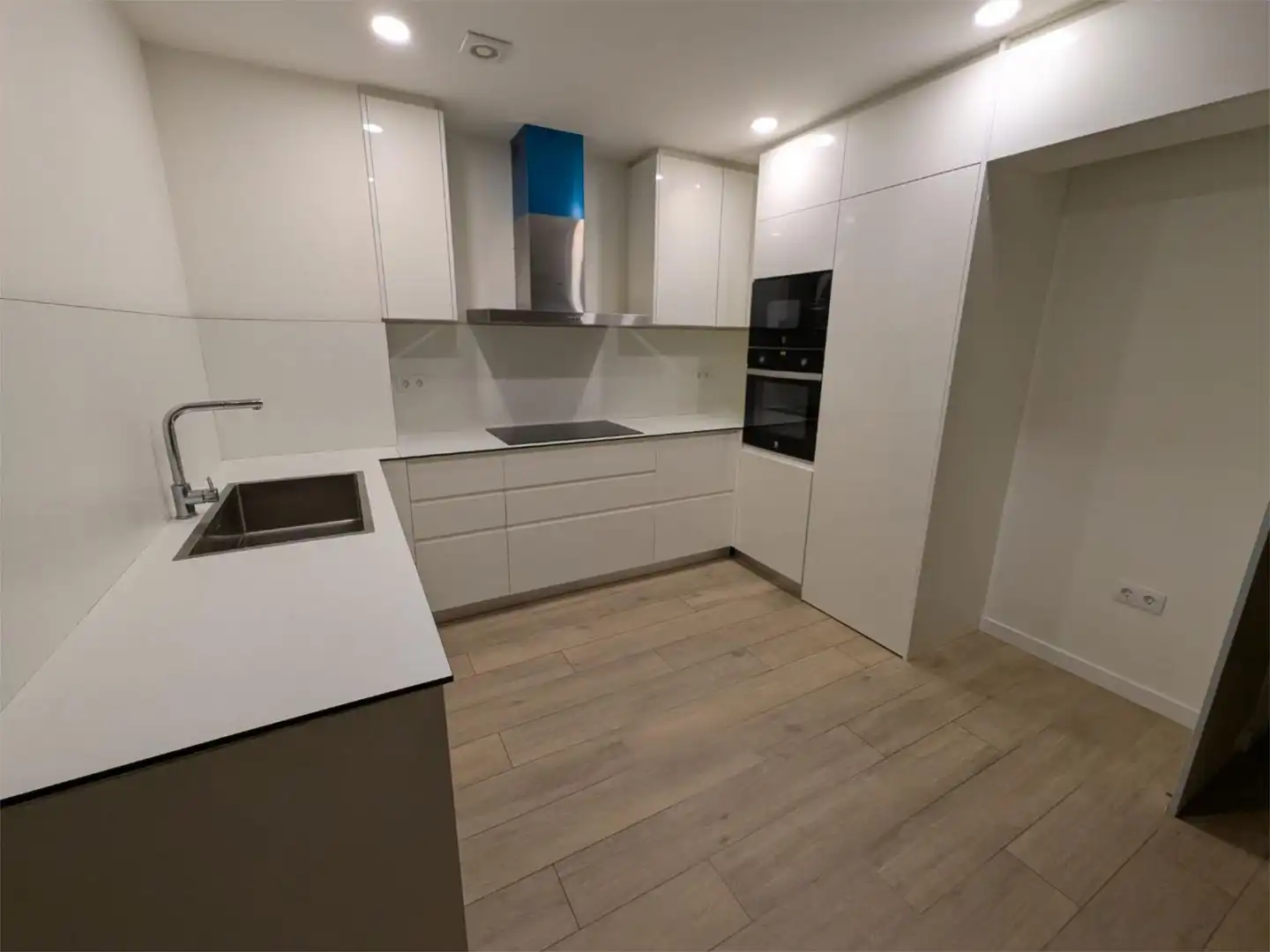 Cocina de Piso de alquiler en Vilanova i la Geltrú con Aire acondicionado, Calefacción y Parquet