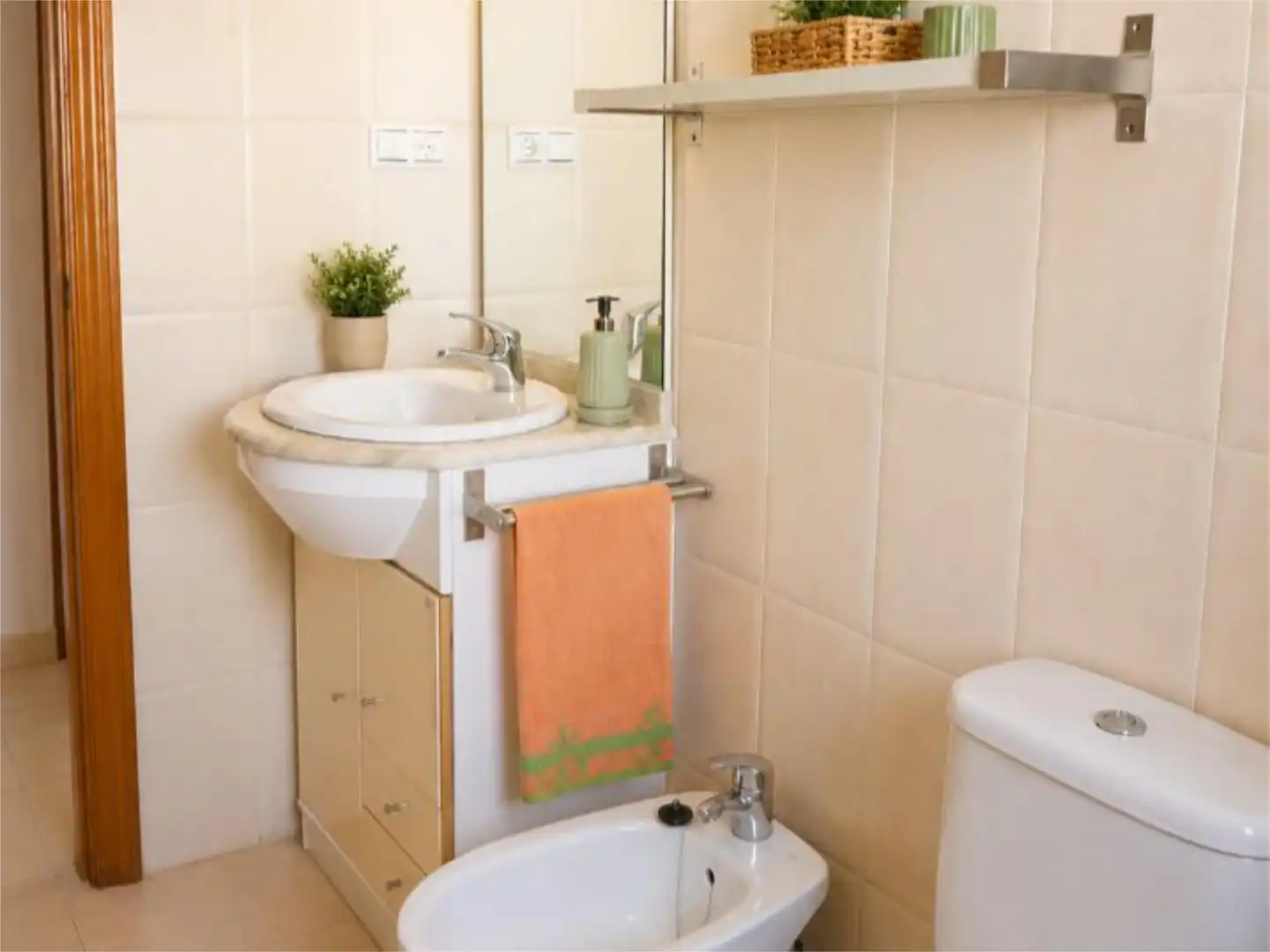 Piso en venta en Calle Marcelina, 63, Nueva Torrevieja Baño de Piso en venta en Torrevieja con Aire acondicionado, Terraza y Piscina