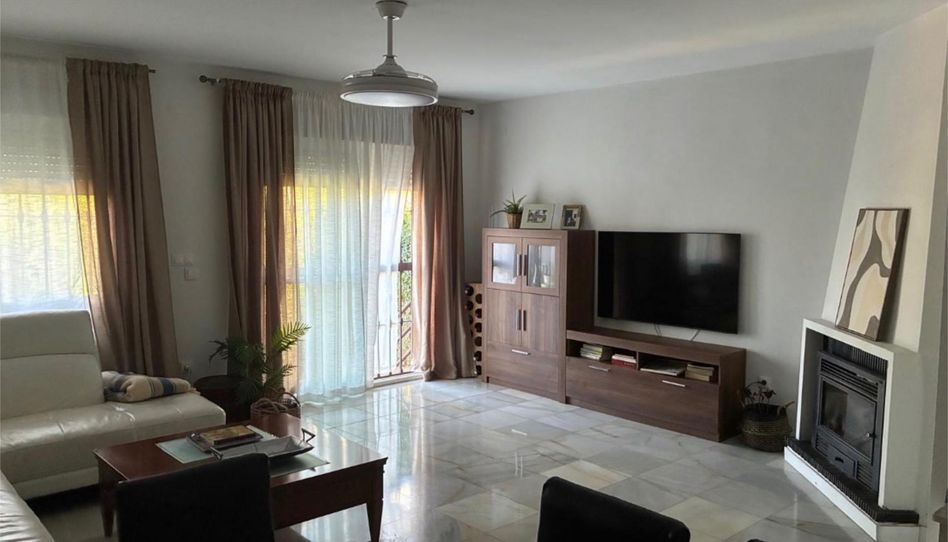 Casa adosada en venta en Avenida de la Motilla, 28, La Motilla - Fuente del Rey, Dos Hermanas - imagen 1 Foto 1 de Casa adosada en venta en Avenida de la Motilla, 28, La Motilla - Fuente del Rey, Dos Hermanas