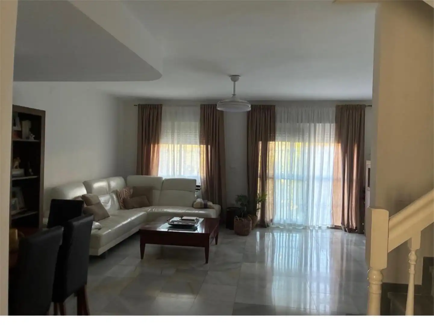 Sala d'estar de Casa adosada en venda en Dos Hermanas