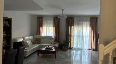 Casa adosada en venta en Avenida de la Motilla, 28, La Motilla - Fuente del Rey, Dos Hermanas - imagen 2 Foto 2 de Casa adosada en venta en Avenida de la Motilla, 28, La Motilla - Fuente del Rey, Dos Hermanas