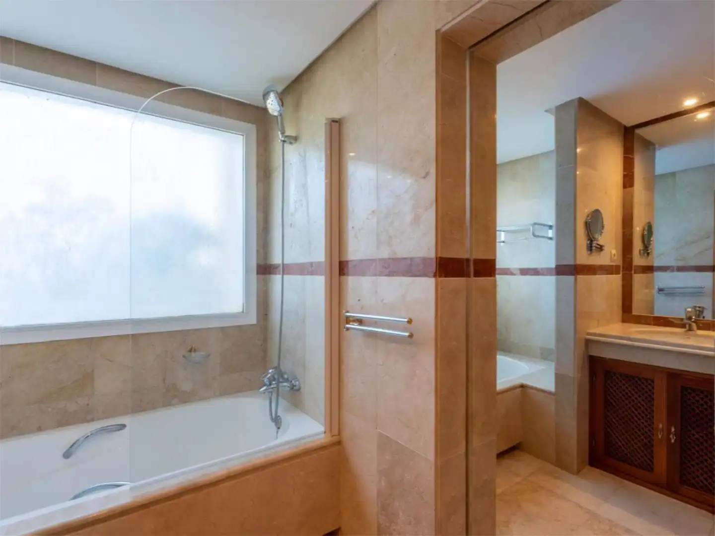 Bathroom of Flat for rent in Estepona  with Air Conditioner, Heating and Private garden