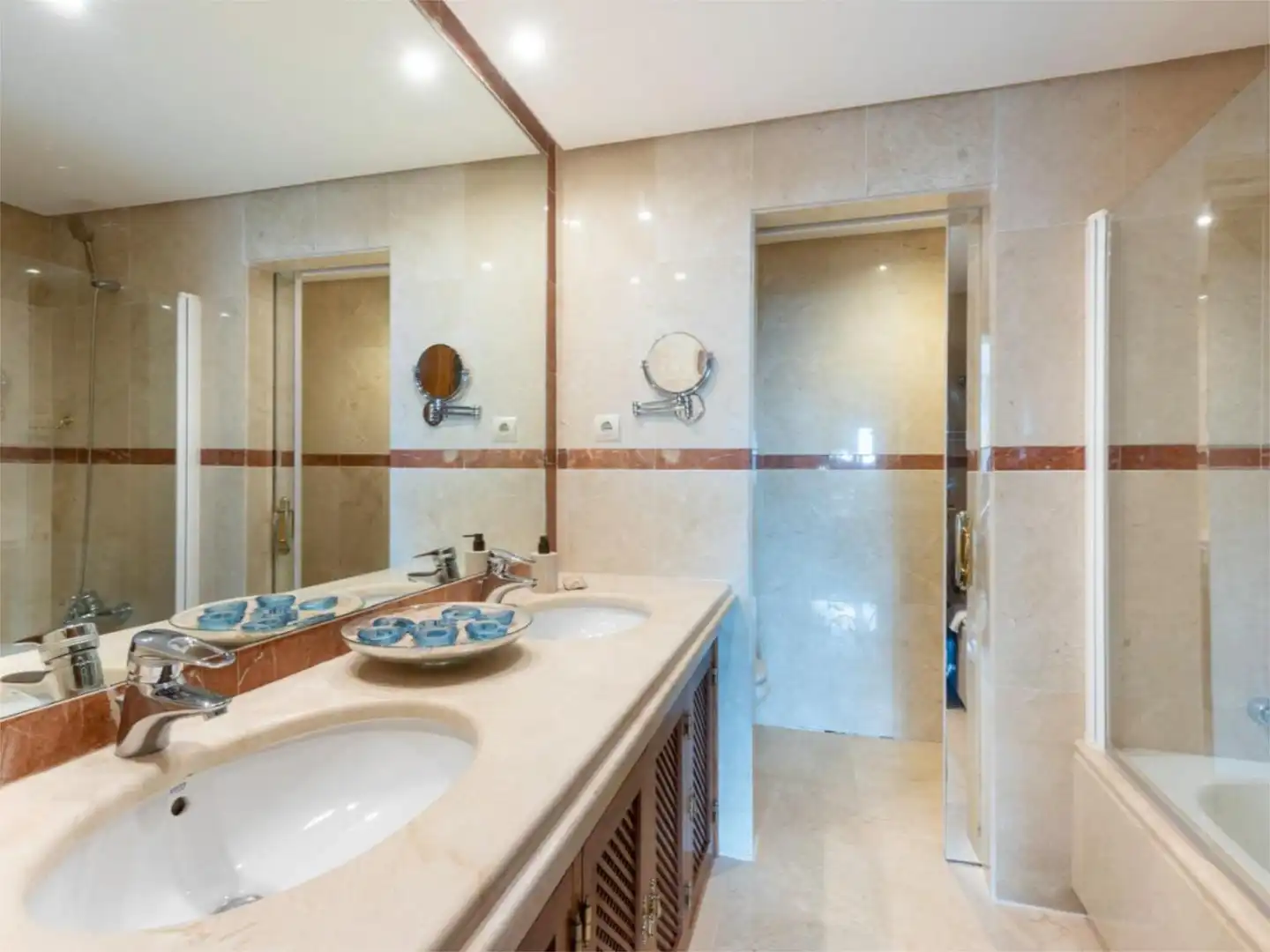 Bathroom of Flat for rent in Estepona  with Air Conditioner, Heating and Private garden