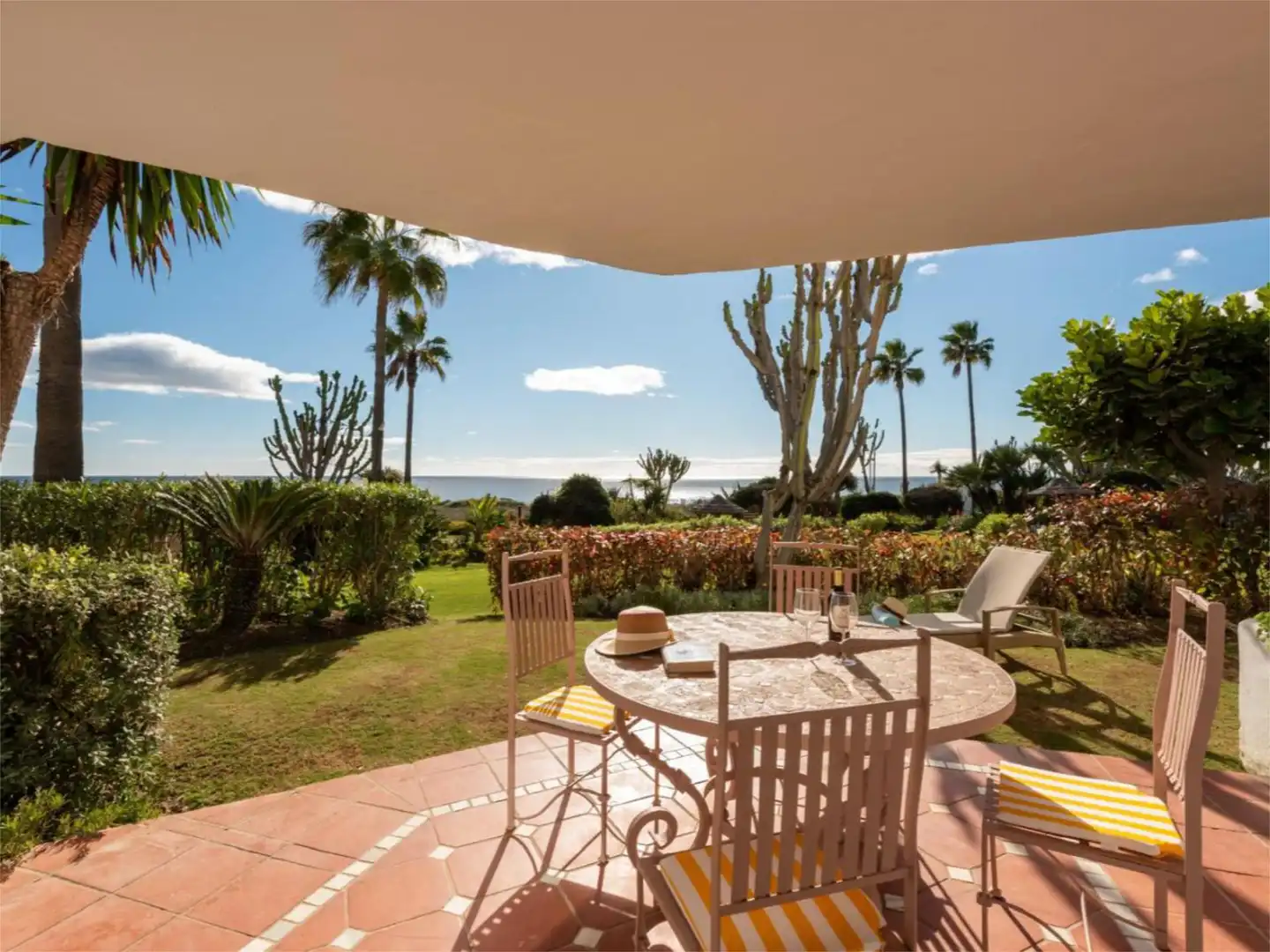 Jardí de Pis de lloguer en Estepona amb Aire condicionat, Calefacció i Jardí privat