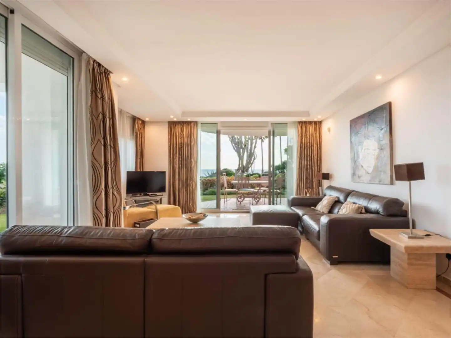 Living room of Flat for rent in Estepona  with Air Conditioner, Heating and Private garden