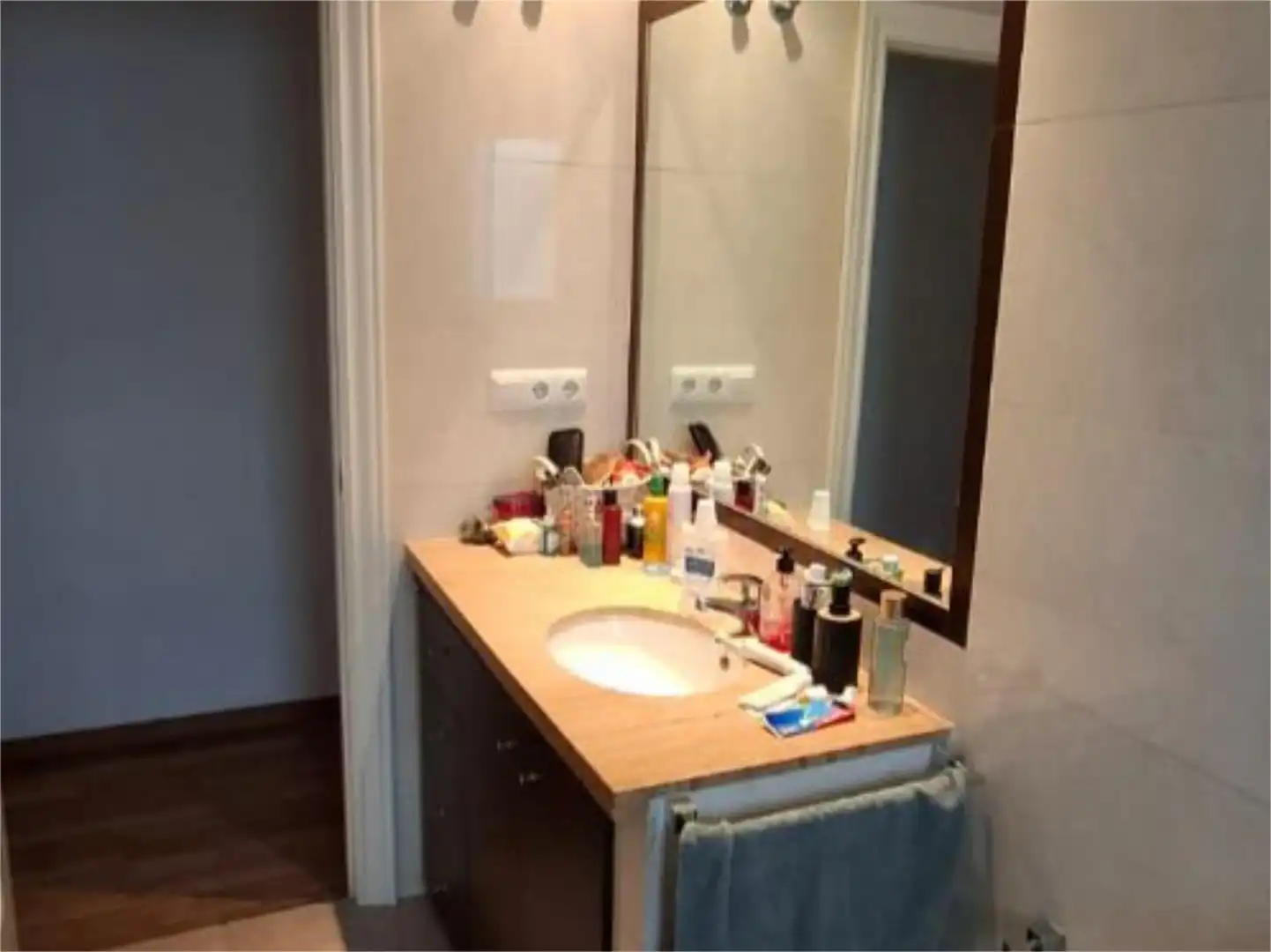 Wohnung zum Verkauf in Calle Santa Bárbara, 18, Centro - Sagrario Badezimmer von Wohnung zum Verkauf in Granada Capital mit Klimaanlage