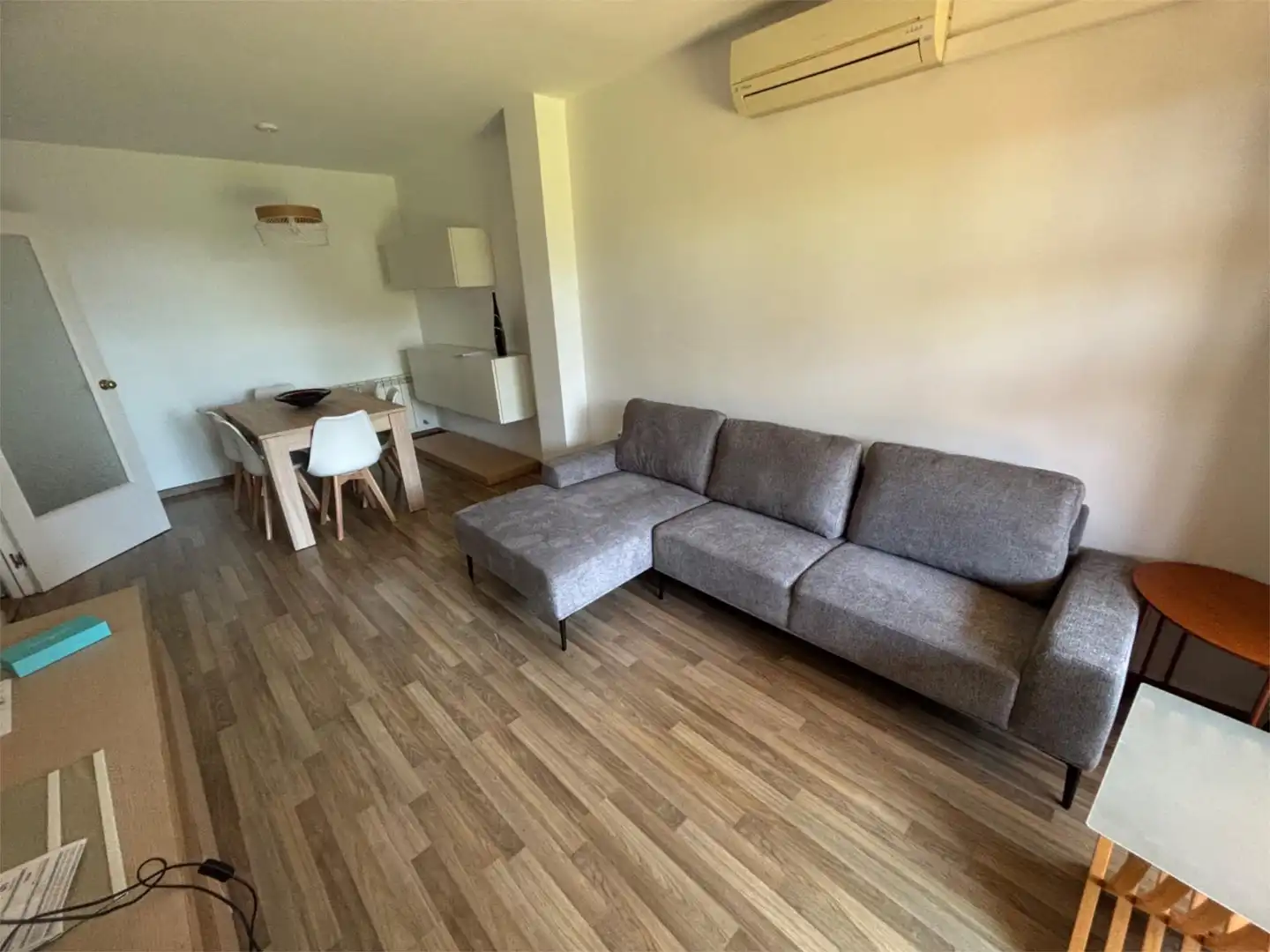 Wohnzimmer von Erdgeschoss zur Miete in Sant Pol de Mar mit Klimaanlage, Heizung und Privatgarten