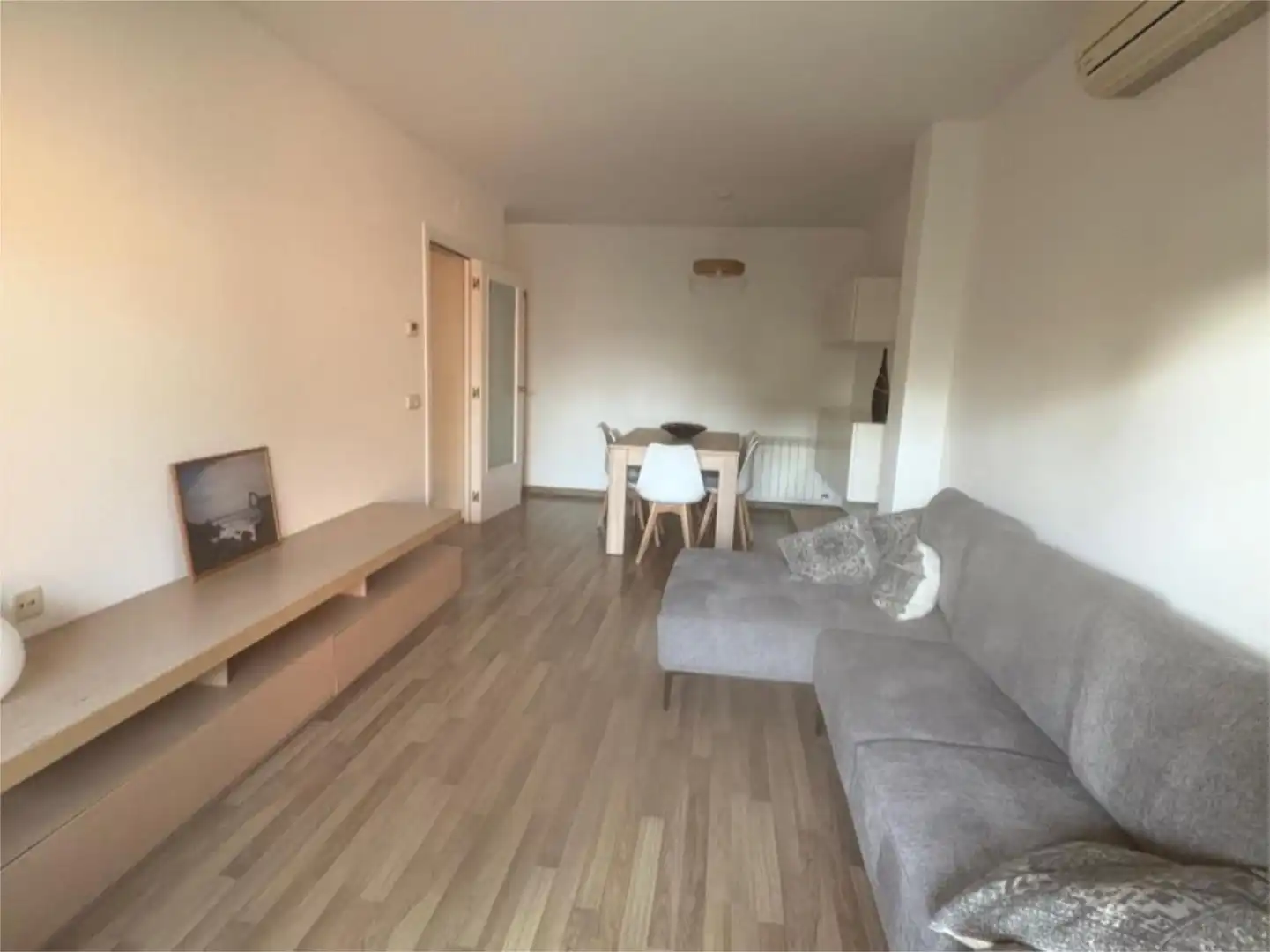 Wohnzimmer von Erdgeschoss zur Miete in Sant Pol de Mar mit Klimaanlage, Heizung und Privatgarten