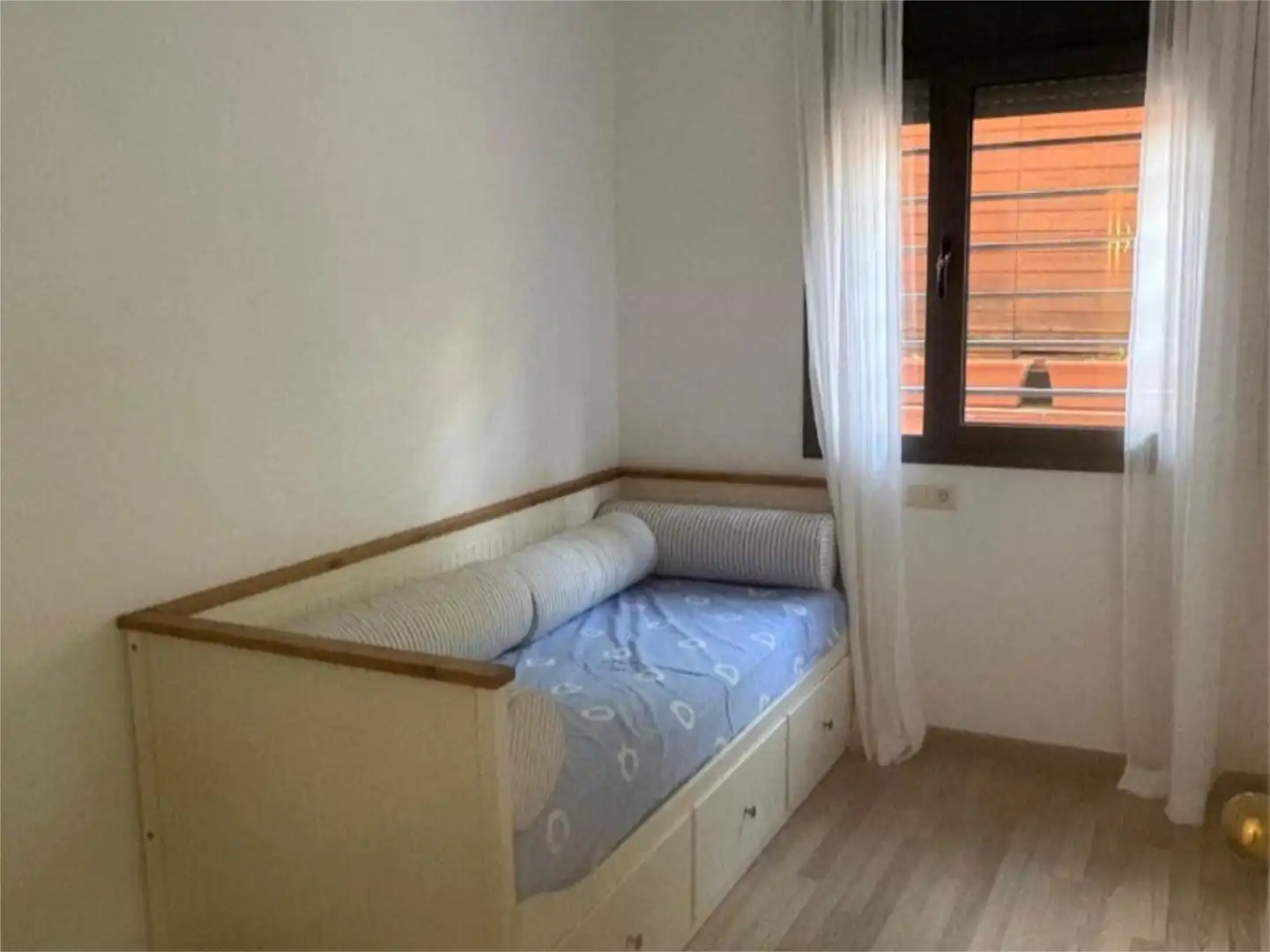 Schlafzimmer von Erdgeschoss zur Miete in Sant Pol de Mar mit Klimaanlage, Heizung und Privatgarten