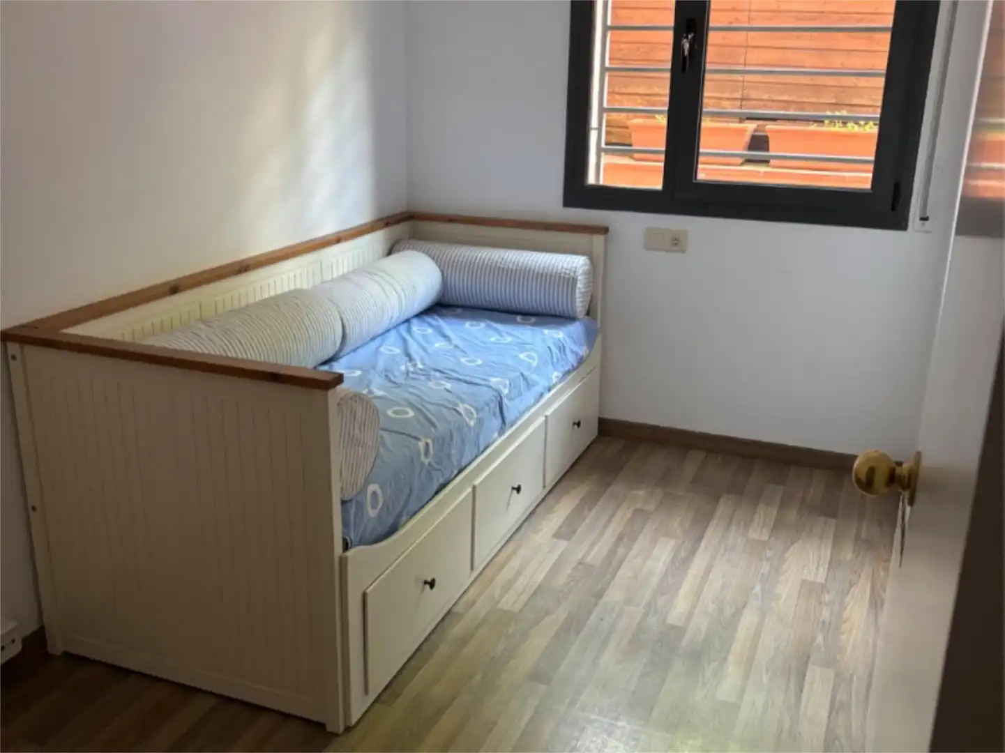 Schlafzimmer von Erdgeschoss zur Miete in Sant Pol de Mar mit Klimaanlage, Heizung und Privatgarten