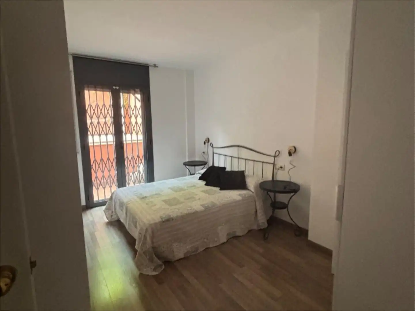 Schlafzimmer von Erdgeschoss zur Miete in Sant Pol de Mar mit Klimaanlage, Heizung und Privatgarten