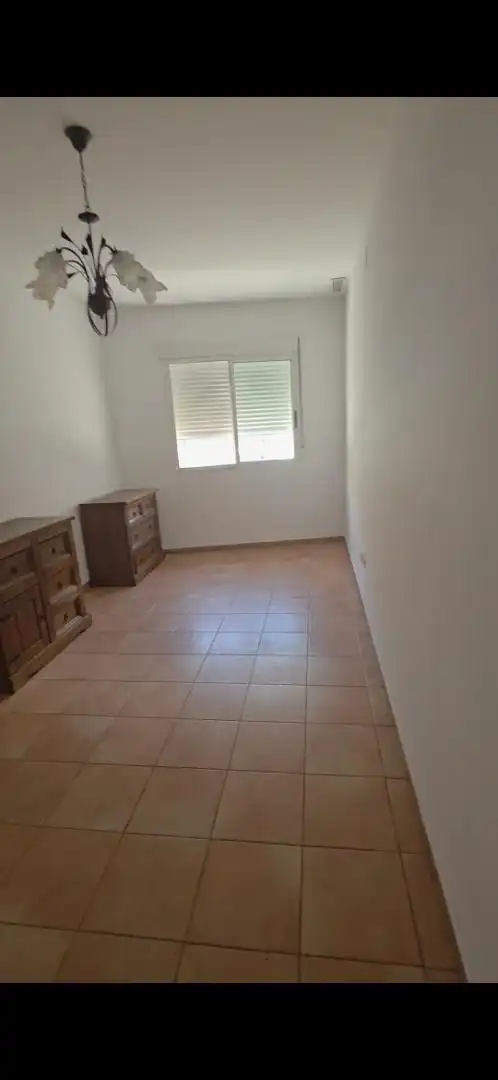 Piso de alquiler en Carrer de l'Aldaia, Benaguasil Habitación de Piso de alquiler en Benaguasil con Terraza, Parking comunitario y Videoportero