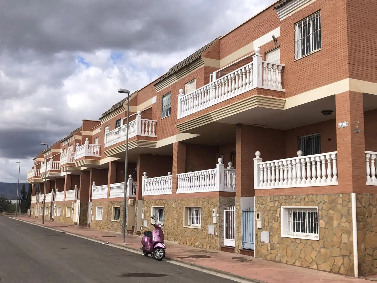 Vista exterior de Casa adosada en venta en  Almería Capital con Aire acondicionado, Calefacción y Terraza