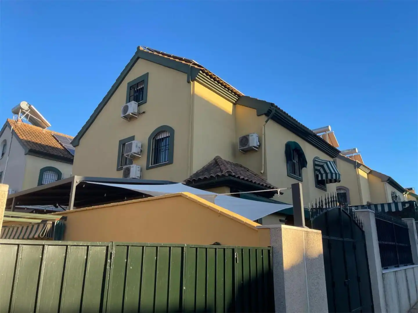 Casa o chalet en venta en Pasaje Honorio, 21, Avenida de Europa Vista exterior de Casa o chalet en venta en Montequinto con Aire acondicionado y Terraza