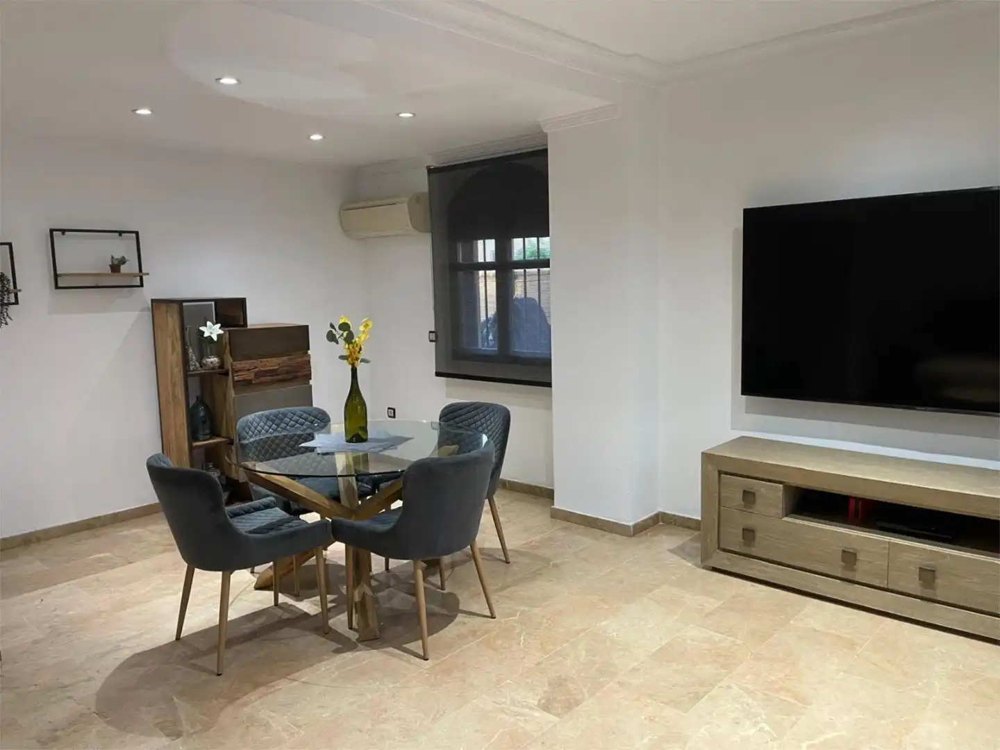 Casa o chalet en venta en Pasaje Honorio, 21, Avenida de Europa Comedor de Casa o chalet en venta en Montequinto con Aire acondicionado y Terraza