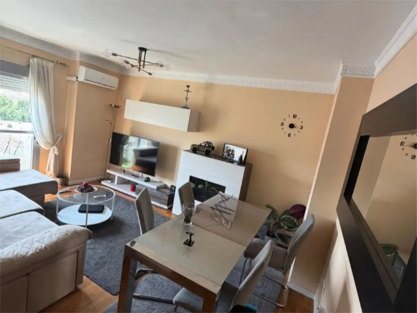 Sala de estar de Piso en venta en  Sevilla Capital con Aire acondicionado, Piscina y Balcón