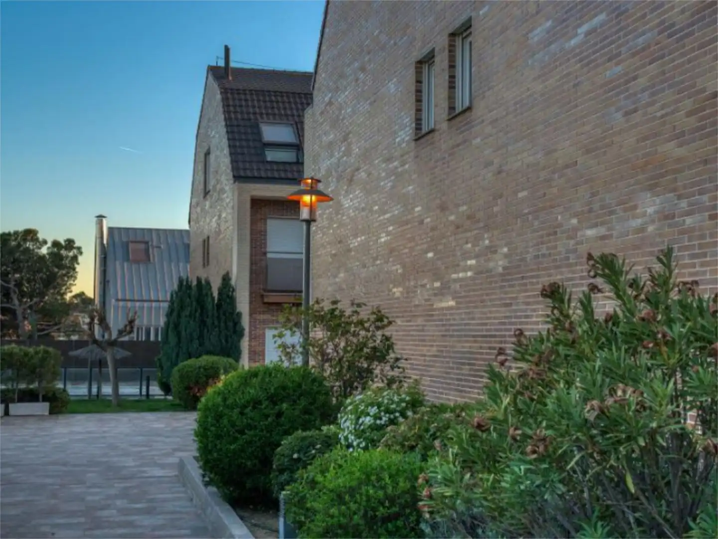 Vista exterior de Pis en venda en Pozuelo de Alarcón amb Aire condicionat, Calefacció i Jardí privat