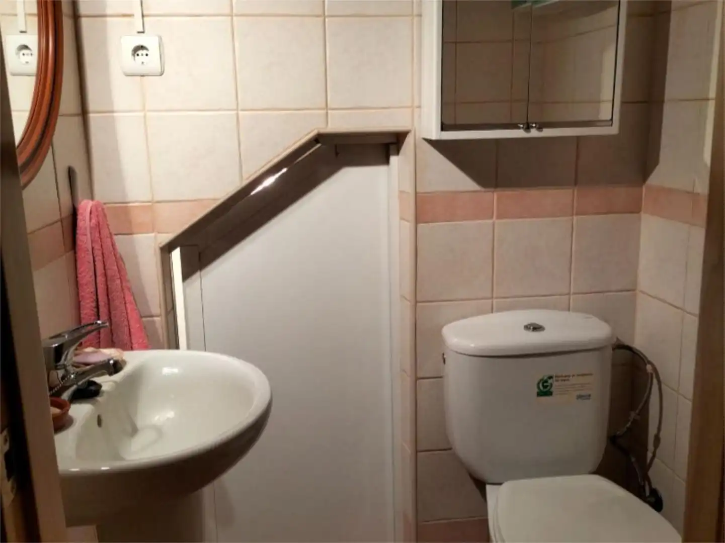 Badezimmer von Wohnung zum Verkauf in Pedroso de Acim mit Klimaanlage und Heizung