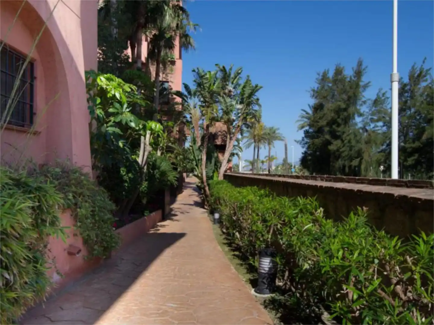 Flat for rent in Calle Rector Federico Mayor Zaragoza, 25, Playa de Granada Garden of Flat for rent in Motril with Air Conditioner, Heating and Private garden