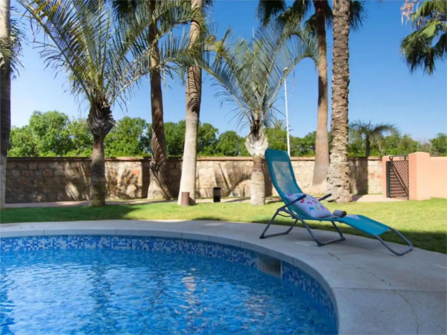 Flat for rent in Calle Rector Federico Mayor Zaragoza, 25, Playa de Granada Swimming pool of Flat for rent in Motril with Air Conditioner, Heating and Private garden