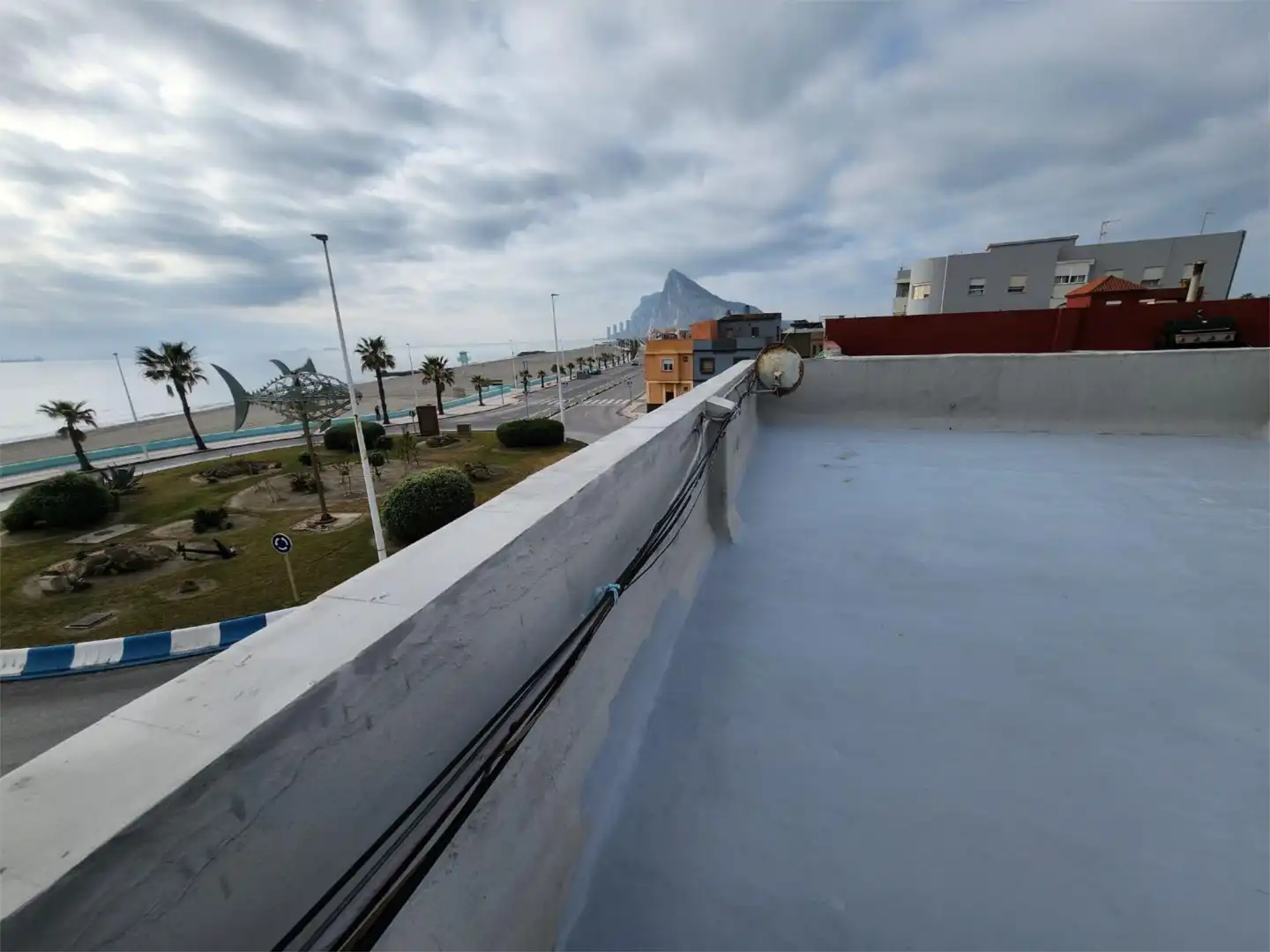 Casa adosada en venda a Avenida Menéndez Pelayo, 133, La Atunara - Periáñez Vista exterior de Casa adosada en venda en La Línea de la Concepción amb Terrassa, Traster i Moblat