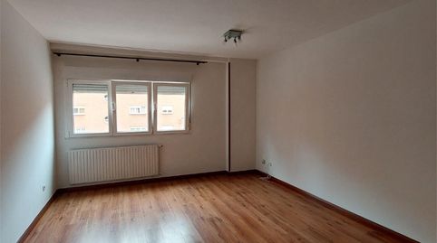 Foto 2 de Piso en venta en Avenida de Galicia, 87, El Natahoyo, Gijón
